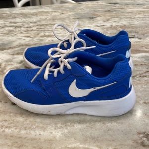 Blue Nike runners 5Y